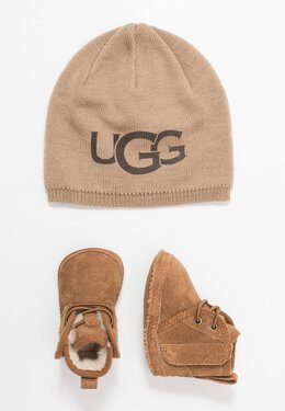 UGG: Шапка  Neumel