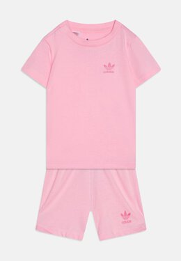 Adidas Originals: Розовая футболка 