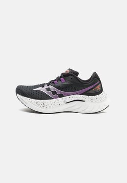 Saucony: Чёрные кроссовки  Endorphin Speed