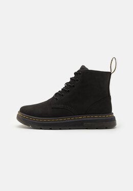 Dr. Martens: Чёрные ботинки 