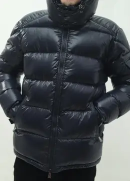 Moncler: Синий пуховик  Maya