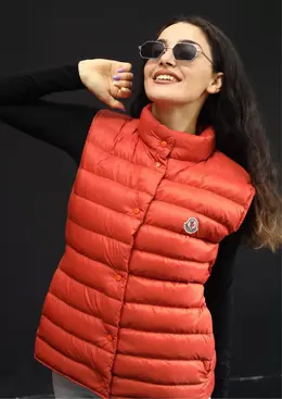 Moncler: Оранжевый жилет  Liane