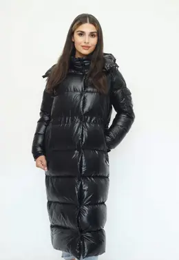 Moncler: Чёрный пуховик 