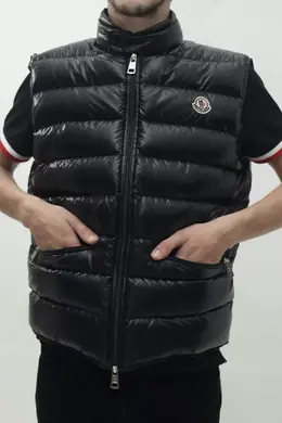 Moncler: Чёрный жилет 