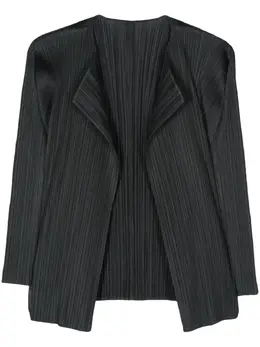 Pleats Please Issey Miyake: Чёрная куртка 