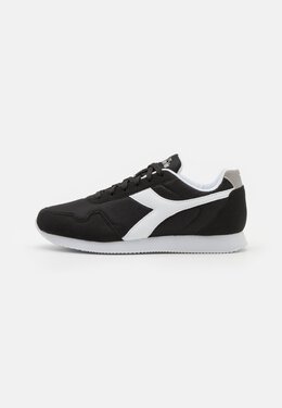 Diadora: Чёрные кроссовки