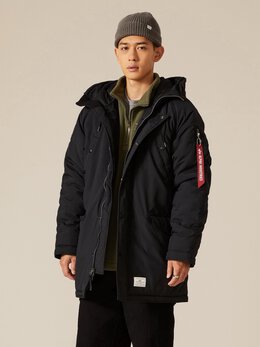 Alpha Industries: Чёрный пуховик 