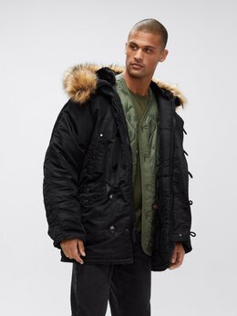 Alpha Industries: Чёрный пуховик 