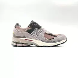 New Balance: Кроссовки  2002R