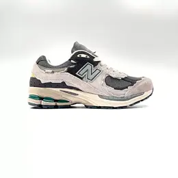 New Balance: Кроссовки  2002R