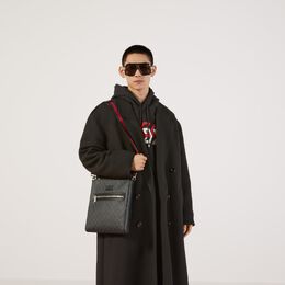 Gucci: Чёрная сумка  GG