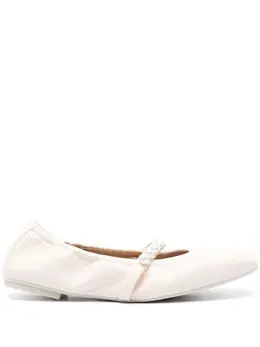 Stuart Weitzman: Белые балетки  Goldie