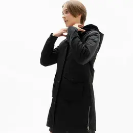 LACOSTE: Чёрная куртка 