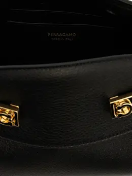 Ferragamo: Чёрный клатч Donna