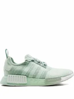 adidas: Зелёные кроссовки  NMD_R1