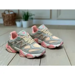 New Balance: Розовые кроссовки