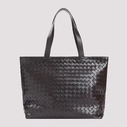 Bottega Veneta: Тёмная сумка-шоппер Intrecciato