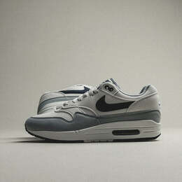 Nike: Серые кроссовки  Air Max 1