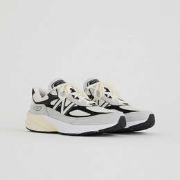New Balance: Серые кроссовки 
