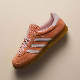 Adidas: Розовые кроссовки  Gazelle Indoor