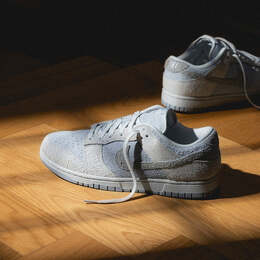 Nike: Серые кроссовки  Dunk Low