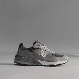 New Balance: Серые кроссовки 