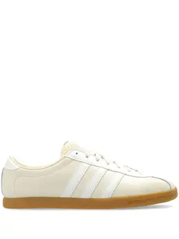 adidas: Белые кроссовки 