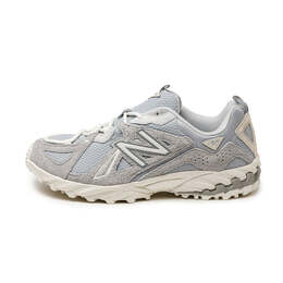 New Balance: Серые кроссовки 