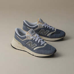New Balance: Серые кроссовки 