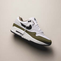 Nike: Белые кроссовки Air Max 1