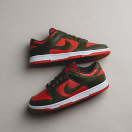 Nike: Красные кроссовки  Dunk Low Retro