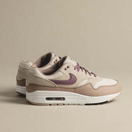 Nike: Светлые кроссовки  Air Max 1