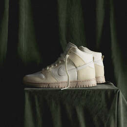 Nike: Белые кроссовки  Dunk High