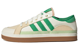 Adidas: Кроссовки 