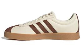Adidas: Белые кроссовки 