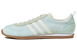 Adidas: Кроссовки 