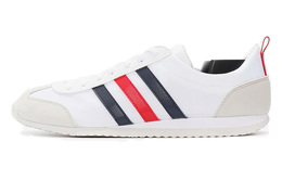 Adidas: Кроссовки 