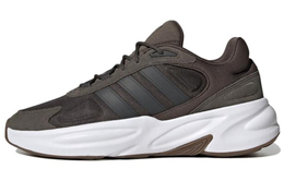 Adidas: Кроссовки 