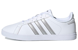 Adidas: Кроссовки 