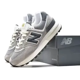 New Balance: Серые кроссовки