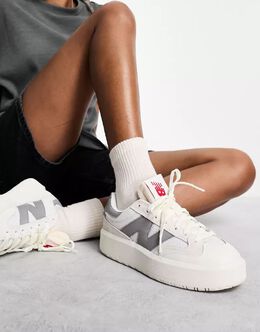 New Balance: Серые кроссовки 