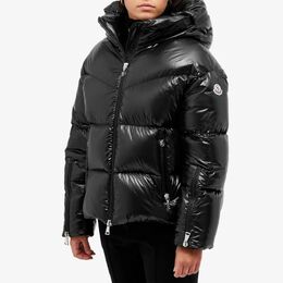 Moncler: Зимняя куртка 