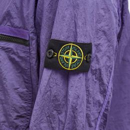 Stone Island: Фиолетовая куртка 