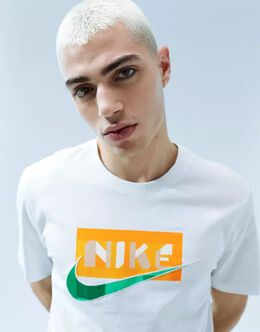 Nike: Белая футболка 