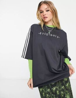 Adidas Originals: Тёмная футболка