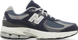 New Balance: Серебристые кроссовки  2002R