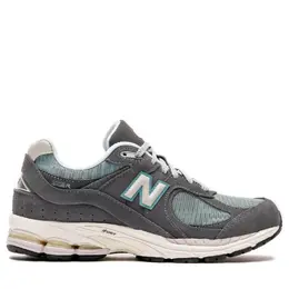 New Balance: Серые кроссовки  2002R