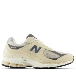 New Balance: Бежевые кроссовки  2002R