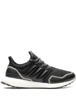 adidas: Чёрные кроссовки  UltraBoost