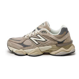 New Balance: Серые кроссовки 
